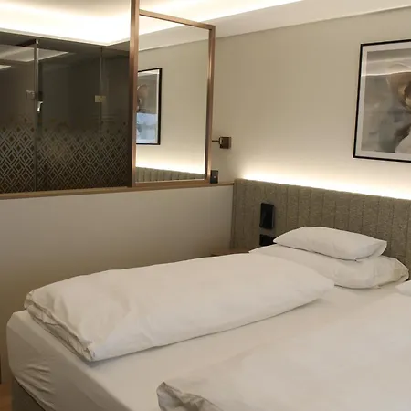 Hotel Schwarzer Baer 4*