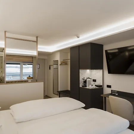 Отель Schwarzer Baer 4*