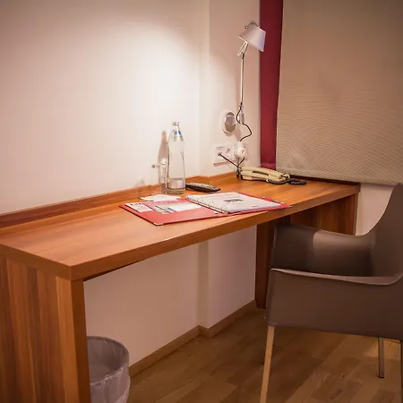 Отель Schwarzer Baer 4*