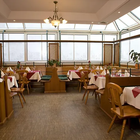 Schwarzer Baer Отель Линц