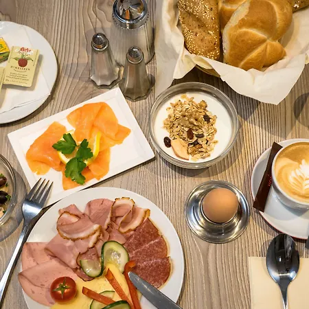 Schwarzer Baer Отель