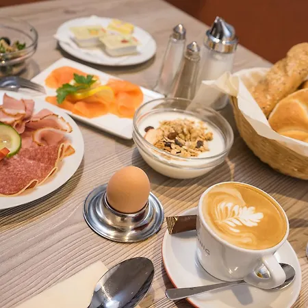 Hotel Schwarzer Baer 4*