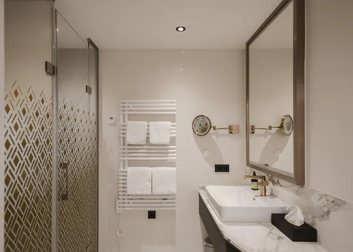 Отель Schwarzer Baer