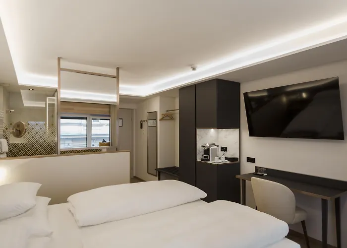 Отель Schwarzer Baer 4*