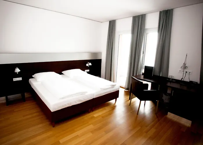 Отель Schwarzer Baer Линц