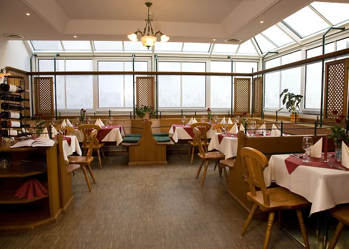 Schwarzer Baer Отель Линц