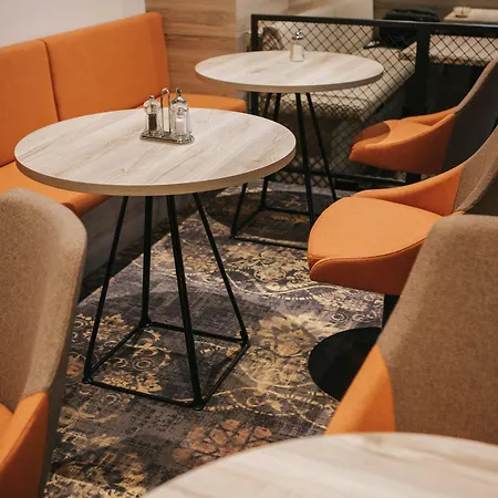 シュバルツァー ベア ホテル 4*