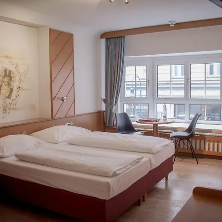 ホテル シュバルツァー ベア